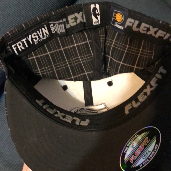 Indiana Pacers Black & White NBA 47’ twins FlexFit - Picture 3 of 3